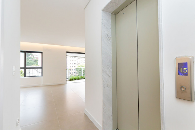 Imagem Apartamento com 3 Quartos à Venda, 241 m² em Cabral - Curitiba Imagem Apartamento com 3 Quartos à Venda, 241 m² em Cabral - Curitiba