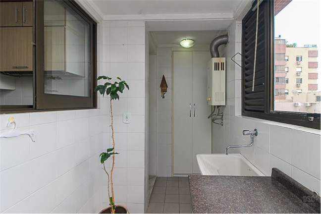 Imagem Imóvel com 3 Quartos à Venda, em Menino Deus - Porto Alegre Imagem Imóvel com 3 Quartos à Venda, em Menino Deus - Porto Alegre