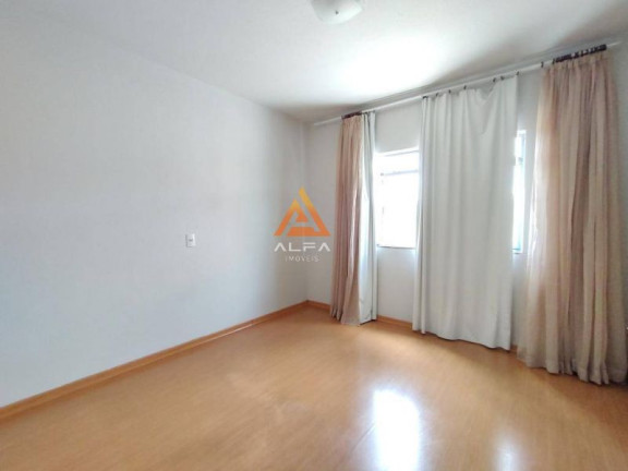 Imagem Casa com 4 Quartos à Venda, 300 m²