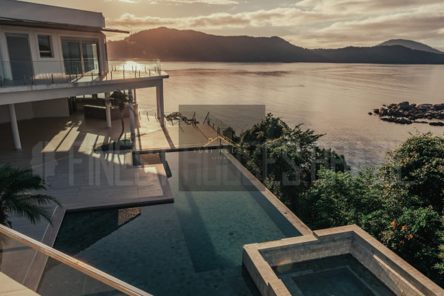 Imagem Casa com 10 Quartos à Venda, 2.500 m² em Santa Rita - Ubatuba Imagem Casa com 10 Quartos à Venda, 2.500 m² em Santa Rita - Ubatuba