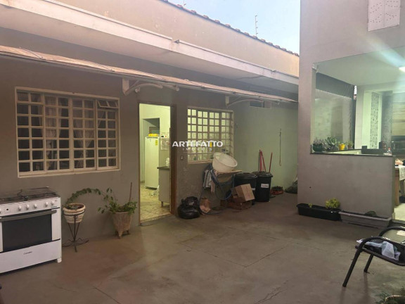 Imagem Casa com 3 Quartos à Venda, 288 m²