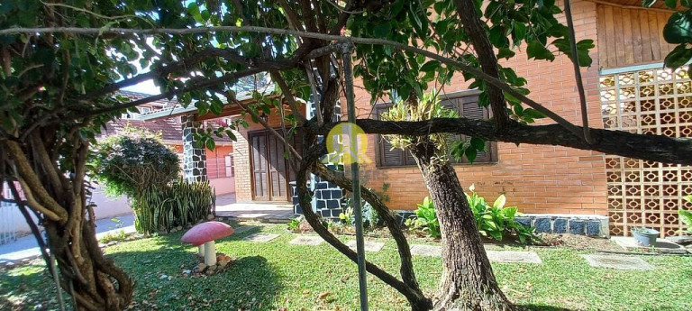 Imagem Casa com 5 Quartos à Venda, 298 m² em Rebouças - Curitiba