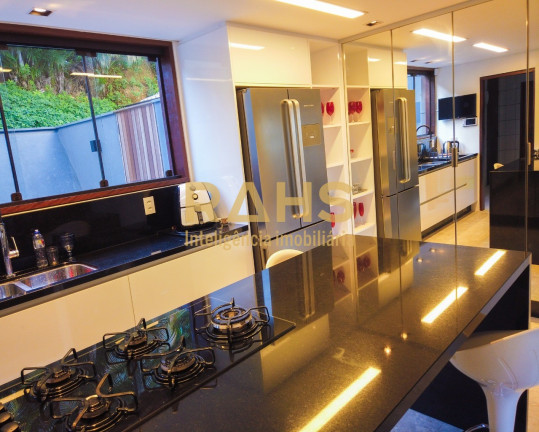 Imagem Casa com 4 Quartos à Venda, 401 m² em América - Joinville Imagem Casa com 4 Quartos à Venda, 401 m² em América - Joinville