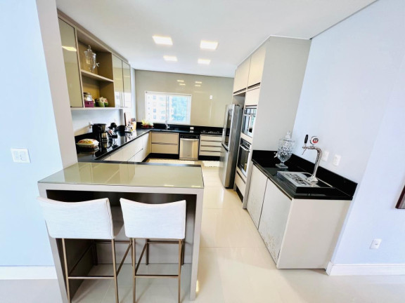 Imagem Apartamento com 4 Quartos à Venda, 237 m² em Pioneiros - Balneário Camboriú Imagem Apartamento com 4 Quartos à Venda, 237 m² em Pioneiros - Balneário Camboriú