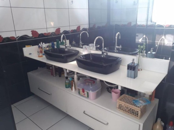 Imagem Casa com 3 Quartos à Venda, 180 m² em Estrada Do Coco - Lauro De Freitas Imagem Casa com 3 Quartos à Venda, 180 m² em Estrada Do Coco - Lauro De Freitas