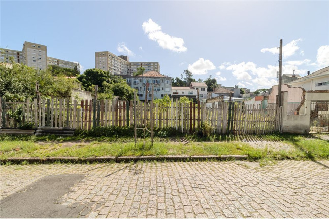 Imagem Terreno à Venda, 1.317 m² em Santo Antônio - Porto Alegre Imagem Terreno à Venda, 1.317 m² em Santo Antônio - Porto Alegre