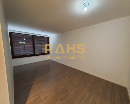 Imagem Casa com 3 Quartos à Venda, 300 m² em América - Joinville Imagem Casa com 3 Quartos à Venda, 300 m² em América - Joinville