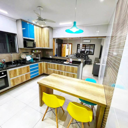 Imagem Casa com 3 Quartos à Venda, em Vila Guilhermina - Praia Grande Imagem Casa com 3 Quartos à Venda, em Vila Guilhermina - Praia Grande
