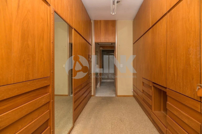 Imagem Casa com 3 Quartos à Venda, 388 m² em Auxiliadora - Porto Alegre Imagem Casa com 3 Quartos à Venda, 388 m² em Auxiliadora - Porto Alegre