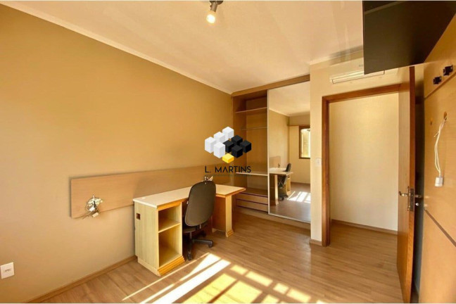 Imagem Casa com 4 Quartos à Venda, 284 m² em Higienópolis - Porto Alegre Imagem Casa com 4 Quartos à Venda, 284 m² em Higienópolis - Porto Alegre
