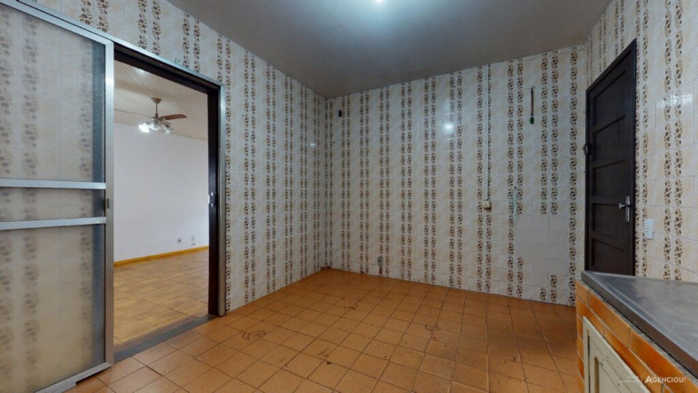 Imagem Imóvel com 4 Quartos à Venda, em Guarujá - Porto Alegre Imagem Imóvel com 4 Quartos à Venda, em Guarujá - Porto Alegre