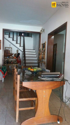 Imagem Casa com 6 Quartos à Venda, 300 m² em Vinhateiro - São Pedro Da Aldeia Imagem Casa com 6 Quartos à Venda, 300 m² em Vinhateiro - São Pedro Da Aldeia
