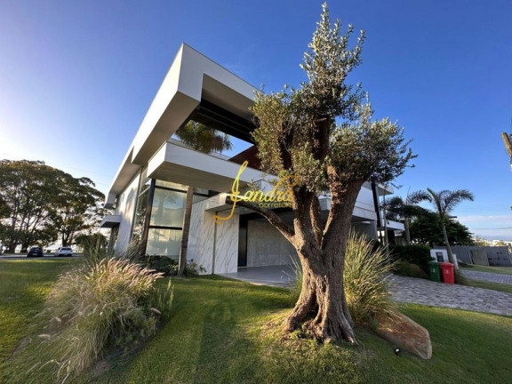 Imagem Casa de Condomínio com 6 Quartos à Venda, 588 m² em Zona Nova - Capão Da Canoa