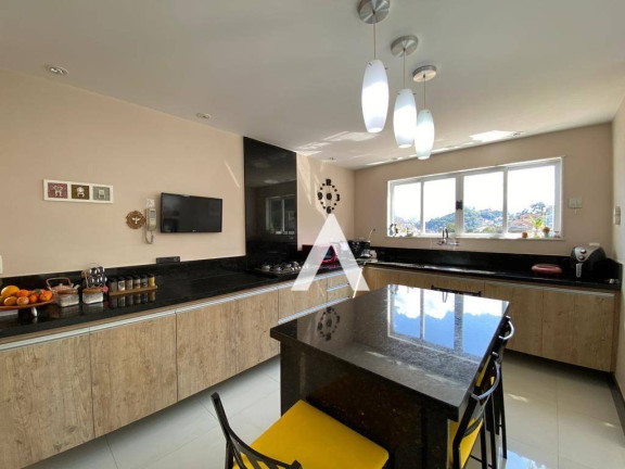 Imagem Casa com 4 Quartos à Venda, 307 m² em Tijuca - Teresópolis