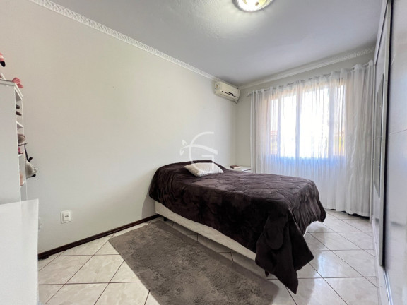 Imagem Casa com 3 Quartos à Venda, em Glória - Joinville Imagem Casa com 3 Quartos à Venda, em Glória - Joinville