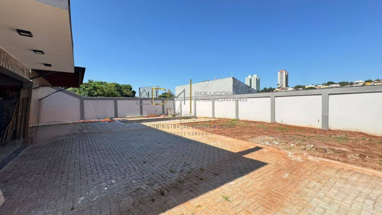 Imagem Casa com 3 Quartos à Venda, 580 m² em Jardim Regina - Botucatu