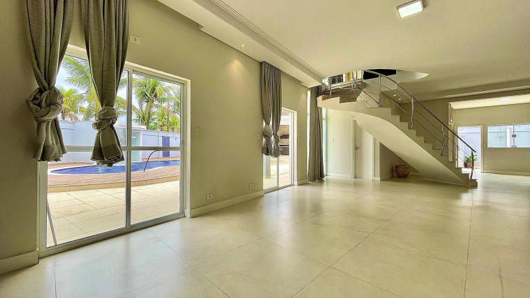 Imagem Sobrado com 4 Quartos à Venda, 600 m² em Jardim Virgínia - Guarujá Imagem Sobrado com 4 Quartos à Venda, 600 m² em Jardim Virgínia - Guarujá