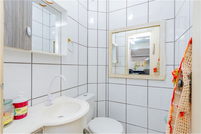 Imagem Casa com 4 Quartos à Venda, em Hípica - Porto Alegre Imagem Casa com 4 Quartos à Venda, em Hípica - Porto Alegre