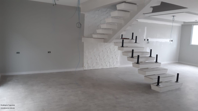 Imagem Sobrado com 4 Quartos à Venda, 215 m² em Residencial Morumbí - Poços De Caldas