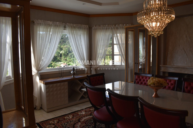 Imagem Casa com 5 Quartos à Venda, 800 m² em Região Do Alto Do Capivari - Campos Do Jordão Imagem Casa com 5 Quartos à Venda, 800 m² em Região Do Alto Do Capivari - Campos Do Jordão