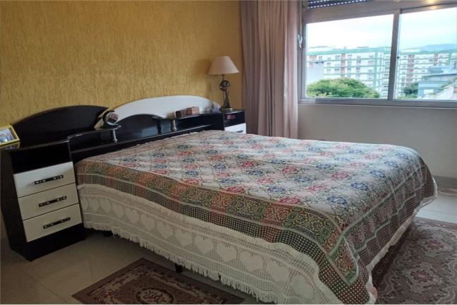 Imagem Imóvel com 3 Quartos à Venda, em Petrópolis - Porto Alegre Imagem Imóvel com 3 Quartos à Venda, em Petrópolis - Porto Alegre