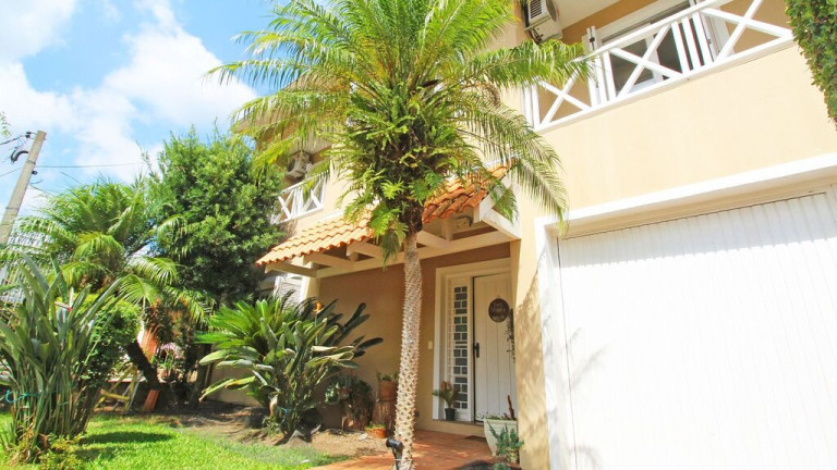 Imagem Casa com 4 Quartos à Venda, 243 m² em Partenon - Porto Alegre