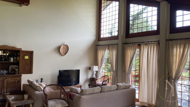 Imagem Casa com 3 Quartos à Venda, 185 m² em Bela Vista - Campos Do Jordão Imagem Casa com 3 Quartos à Venda, 185 m² em Bela Vista - Campos Do Jordão