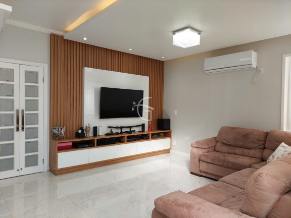 Imagem Casa com 4 Quartos à Venda, 388 m² em Glória - Joinville Imagem Casa com 4 Quartos à Venda, 388 m² em Glória - Joinville
