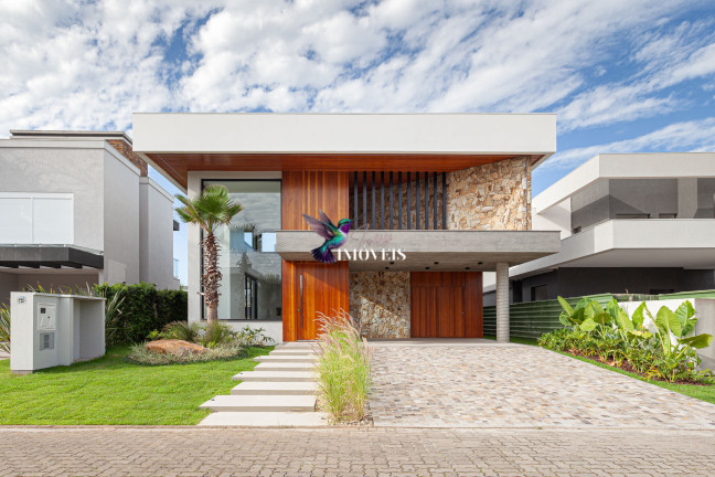 Imagem Casa de Condomínio com 3 Quartos à Venda, 256 m² em Centenário - Torres