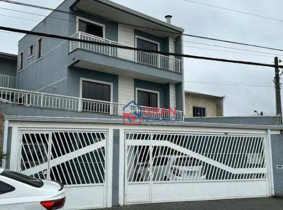 Sobrado com 4 Quartos à Venda, 250 m² em Sítio Cercado - Curitiba