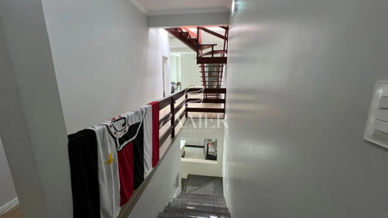 Imagem Sobrado com 5 Quartos à Venda, 270 m² em Bom Retiro - Joinville Imagem Sobrado com 5 Quartos à Venda, 270 m² em Bom Retiro - Joinville