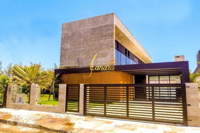 Sobrado com 4 Quartos à Venda, 300 m² em Centro - Xangri-la