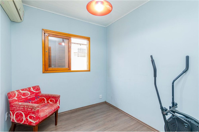 Imagem Casa com 4 Quartos à Venda,  em Sarandi - Porto Alegre