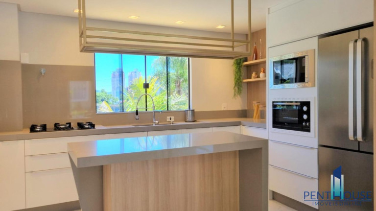 Imagem Casa com 4 Quartos à Venda, 380 m² em Ariribá - Balneário Camboriú Imagem Casa com 4 Quartos à Venda, 380 m² em Ariribá - Balneário Camboriú