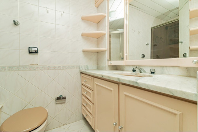 Imagem Imóvel com 2 Quartos à Venda, em Auxiliadora - Porto Alegre Imagem Imóvel com 2 Quartos à Venda, em Auxiliadora - Porto Alegre