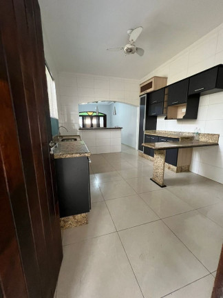 Casa com 2 Quartos à Venda, 120 m² em Vila Guilhermina - Praia Grande