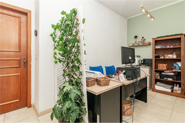 Imagem Casa com 3 Quartos à Venda, em Petrópolis - Porto Alegre Imagem Casa com 3 Quartos à Venda, em Petrópolis - Porto Alegre