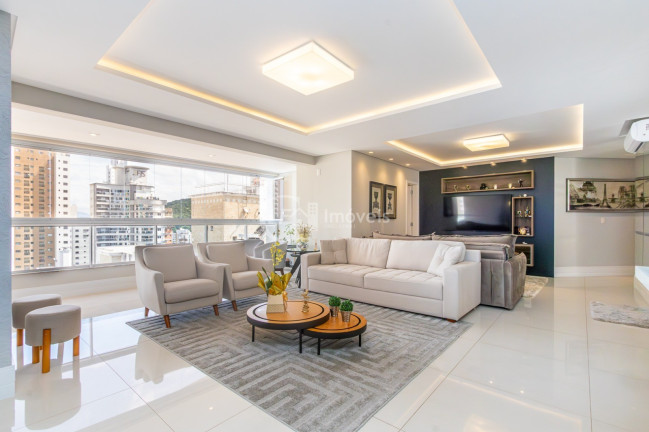 Imagem Cobertura com 4 Quartos à Venda, 215 m² em Centro - Balneário Camboriú