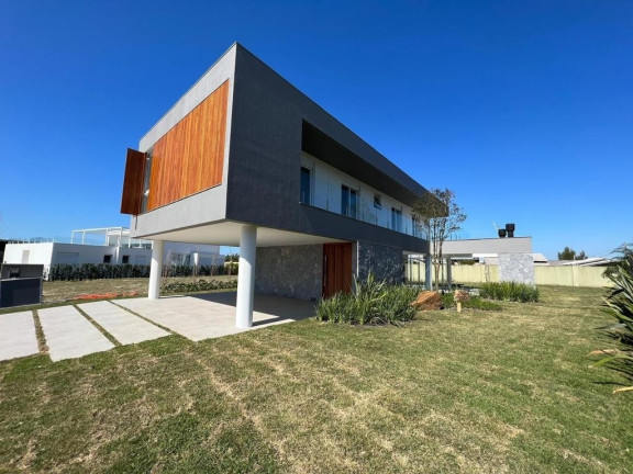 Imagem Casa com 4 Quartos à Venda, em Centro - Xangri-lá Imagem Casa com 4 Quartos à Venda, em Centro - Xangri-lá