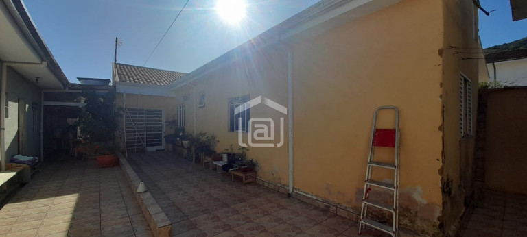 Imagem Casa com 2 Quartos à Venda, 210 m² em Santa Rosália - Poços De Caldas Imagem Casa com 2 Quartos à Venda, 210 m² em Santa Rosália - Poços De Caldas