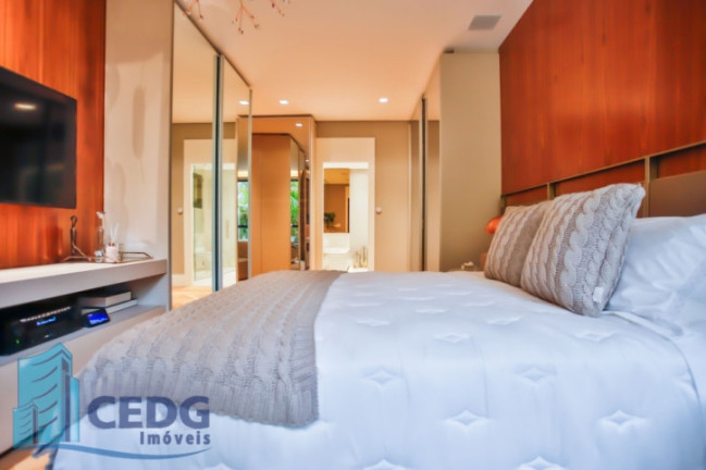 Imagem Apartamento com 3 Quartos à Venda, 230 m² em Cabral - Curitiba