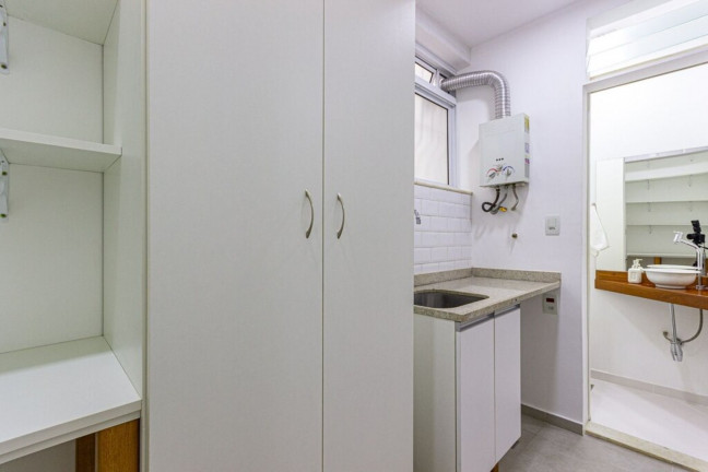 Imagem Imóvel com 2 Quartos à Venda, 90 m² em Copacabana - Rio De Janeiro Imagem Imóvel com 2 Quartos à Venda, 90 m² em Copacabana - Rio De Janeiro