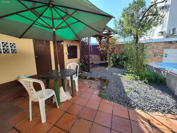 Imagem Casa com 5 Quartos à Venda, 244 m² em Centro - Joinville