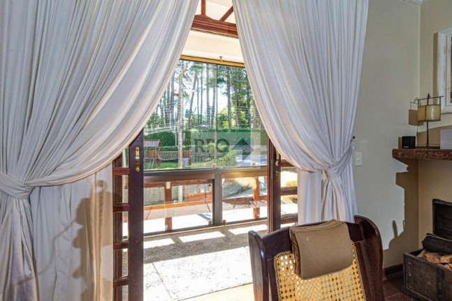 Imagem Imóvel com 4 Quartos à Venda, 178 m² em V Iara - Campos Do Jordão