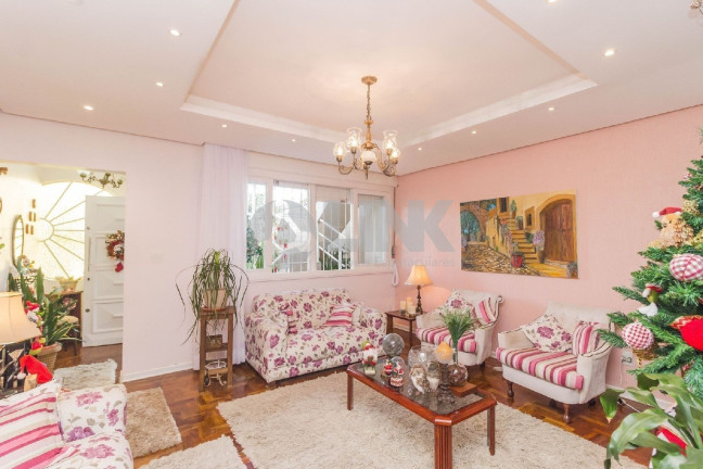 Imagem Casa com 3 Quartos à Venda, 290 m² em Jardim Europa - Porto Alegre Imagem Casa com 3 Quartos à Venda, 290 m² em Jardim Europa - Porto Alegre