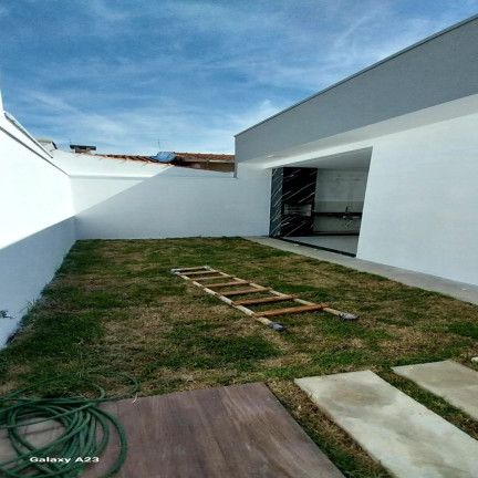 Casa com 3 Quartos à Venda,  em Parque Real - Pouso Alegre