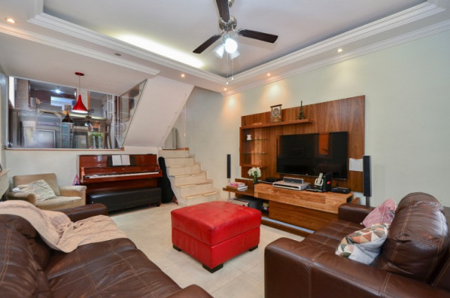 Casa com 3 Quartos à Venda, 228 m² em Jardim Monte Alegre - São Paulo