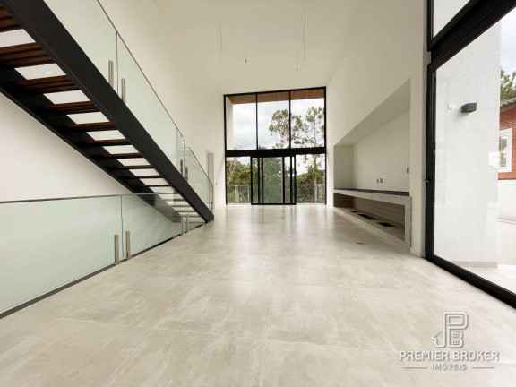 Imagem Casa com 4 Quartos à Venda, 330 m² em Várzea - Teresópolis
