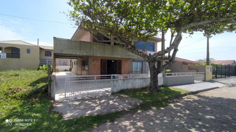Sobrado com 3 Quartos para Temporada, 130 m² em Balneário Princesa Do Mar - Itapoá