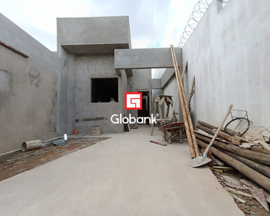 Casa com 2 Quartos à Venda,  em Delfino - Montes Claros